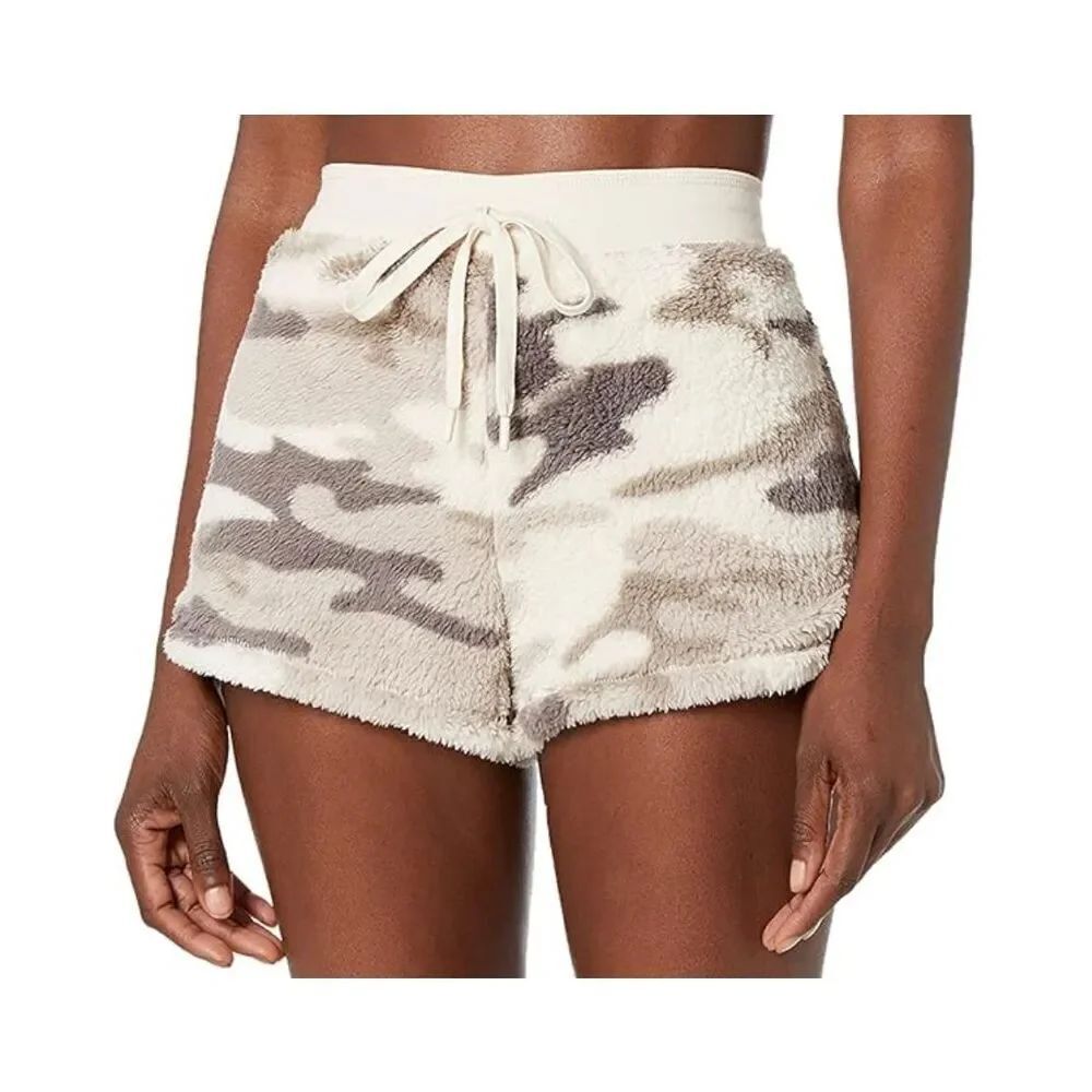 PJ Salvage NWT size M sherpa shorts camo
